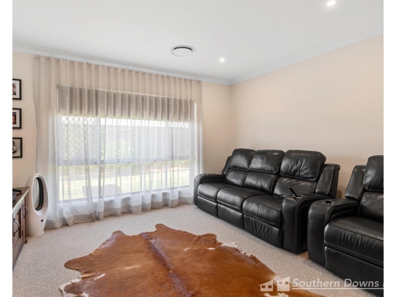 7 Derby Drive, Rosenthal Heights QLD 4370