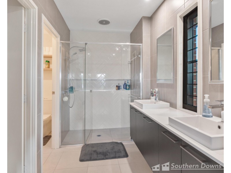 7 Derby Drive, Rosenthal Heights QLD 4370