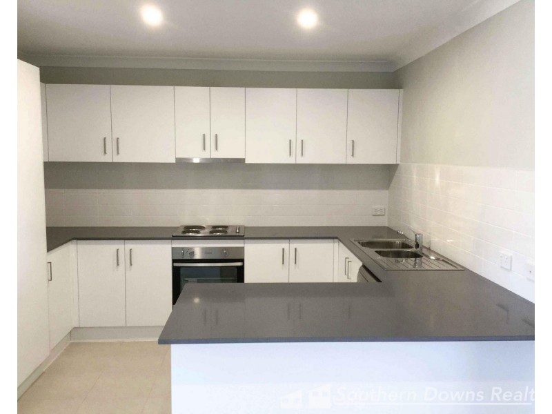 2 Olsen Street, Rosenthal Heights QLD 4370