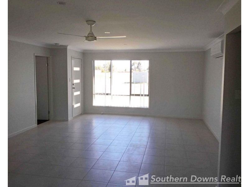 2 Olsen Street, Rosenthal Heights QLD 4370