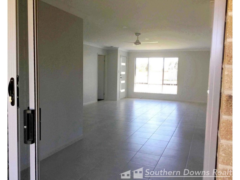 2 Olsen Street, Rosenthal Heights QLD 4370