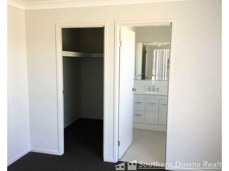 2 Olsen Street, Rosenthal Heights QLD 4370