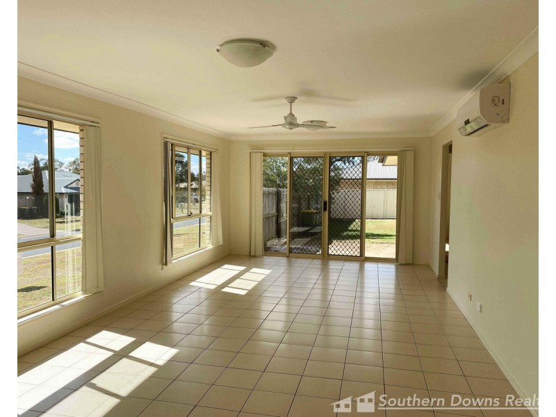 2/4 Lomandra Court, Warwick QLD 4370