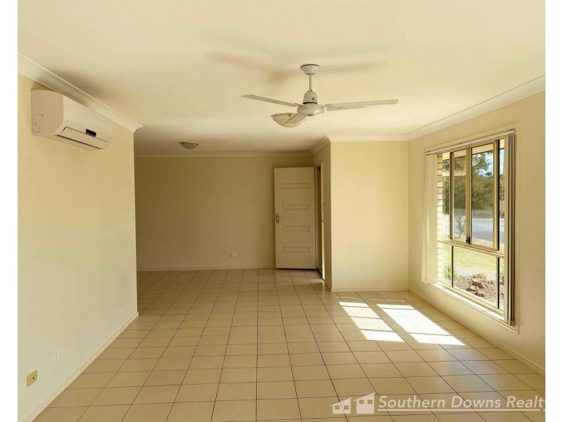 2/4 Lomandra Court, Warwick QLD 4370