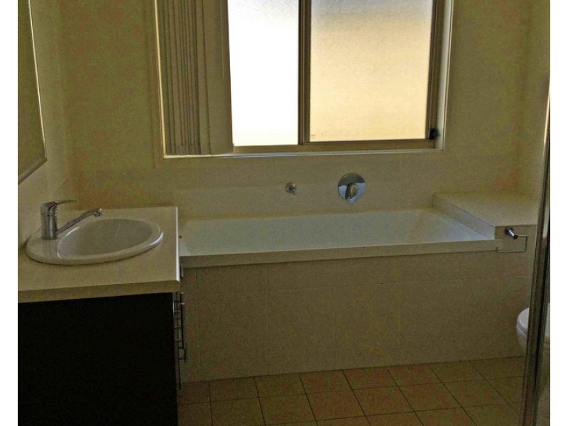 2/4 Lomandra Court, Warwick QLD 4370