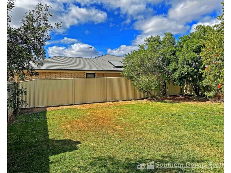 2/4 Lomandra Court, Warwick QLD 4370