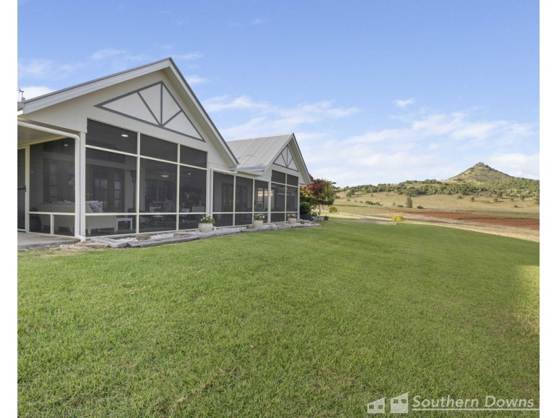 6 Carey’s Road, Emu Vale QLD 4371