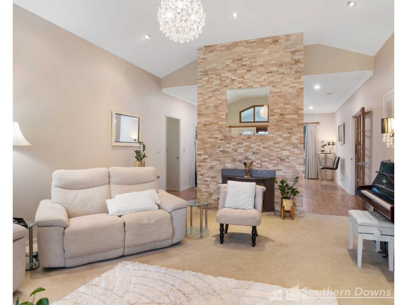 6 Carey’s Road, Emu Vale QLD 4371