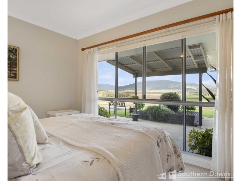 6 Carey’s Road, Emu Vale QLD 4371