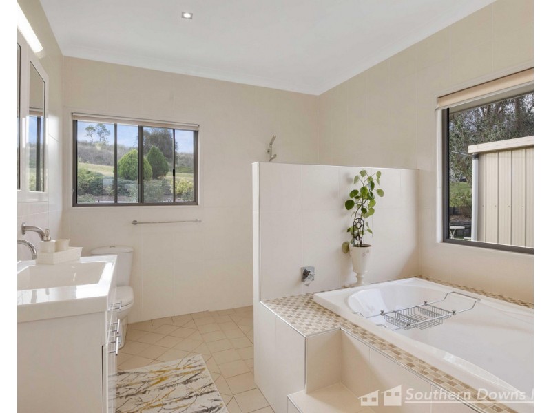 6 Carey’s Road, Emu Vale QLD 4371