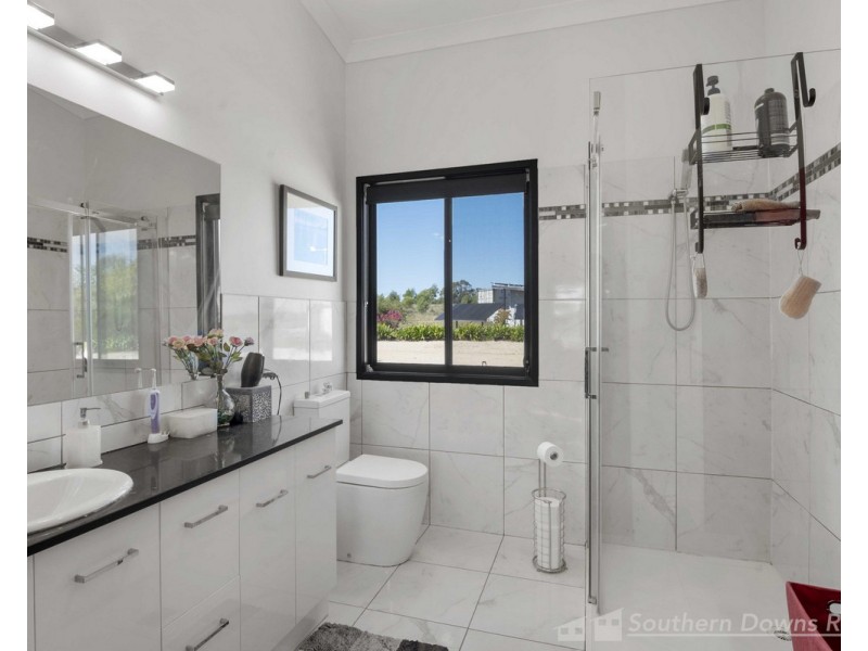 18079 Cunningham Highway, Karara QLD 4352