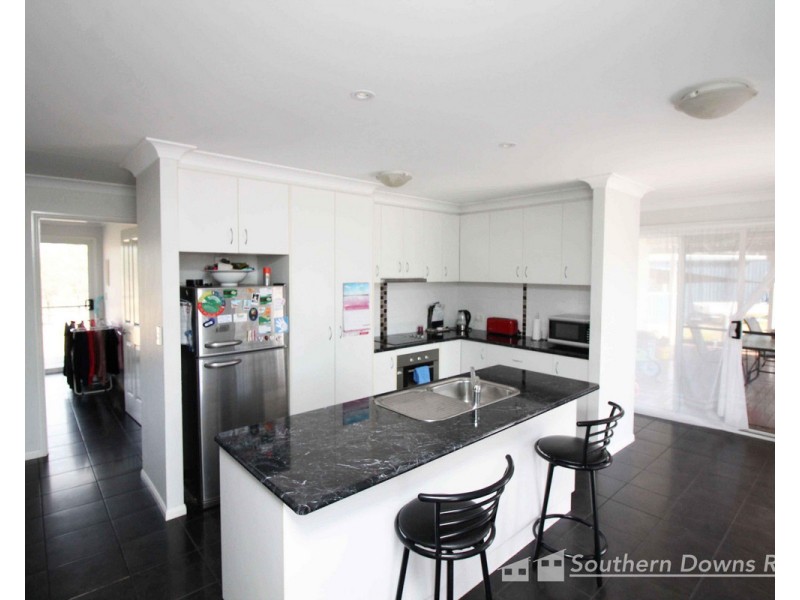 517 Blakes Road, Silverwood QLD 4370