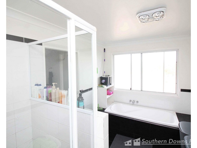 517 Blakes Road, Silverwood QLD 4370