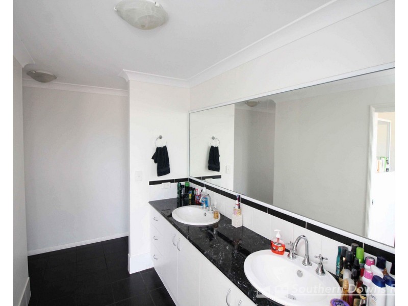 517 Blakes Road, Silverwood QLD 4370