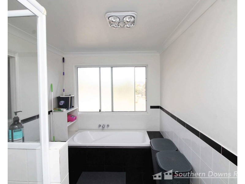 517 Blakes Road, Silverwood QLD 4370