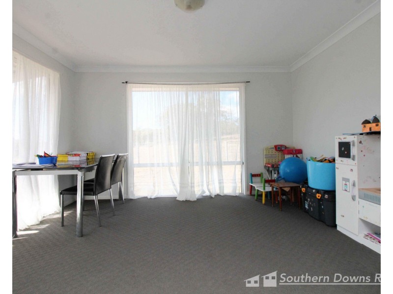 517 Blakes Road, Silverwood QLD 4370