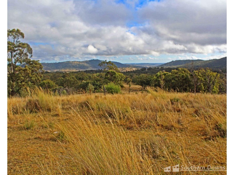 517 Blakes Road, Silverwood QLD 4370