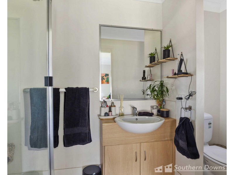 1/11 Hans Borgar Court, Warwick QLD 4370