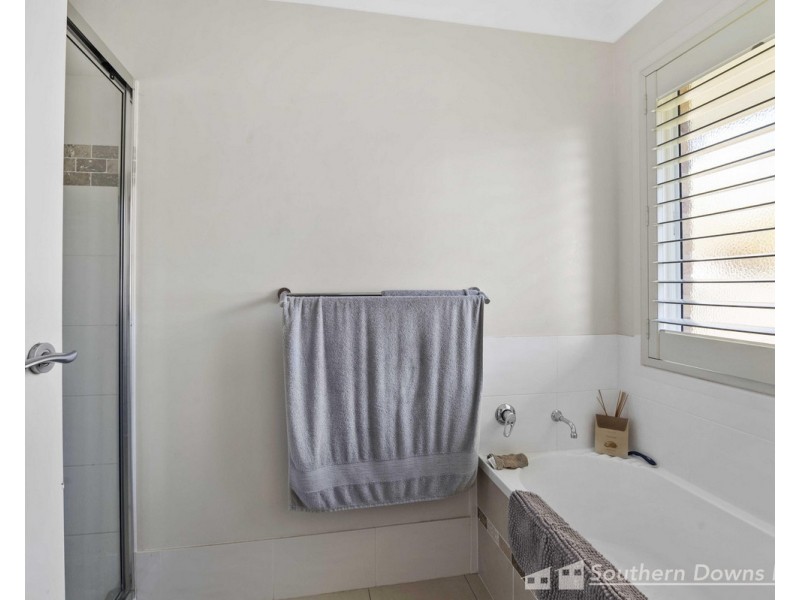 1/11 Hans Borgar Court, Warwick QLD 4370