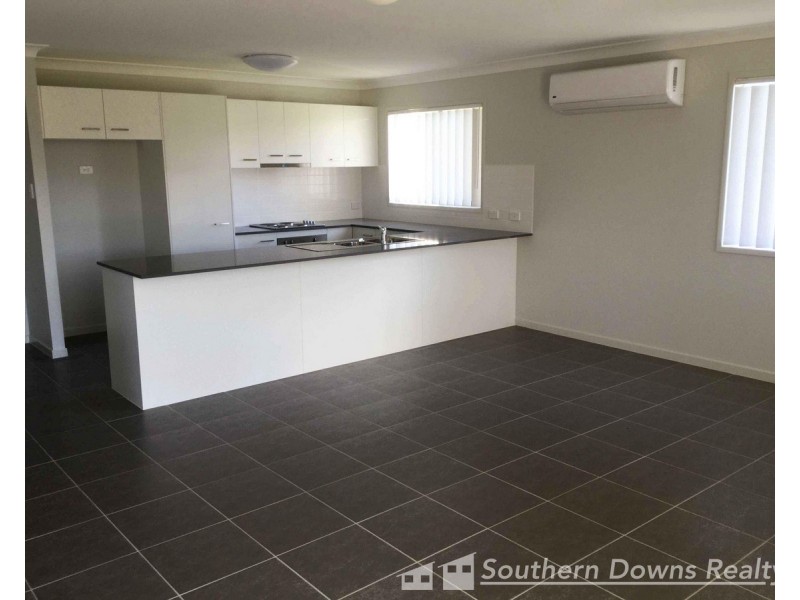 49 Maynes Street, Rosenthal Heights QLD 4370