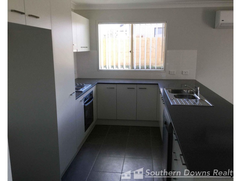 49 Maynes Street, Rosenthal Heights QLD 4370