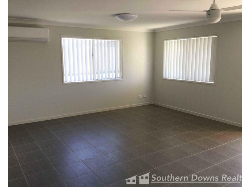 49 Maynes Street, Rosenthal Heights QLD 4370