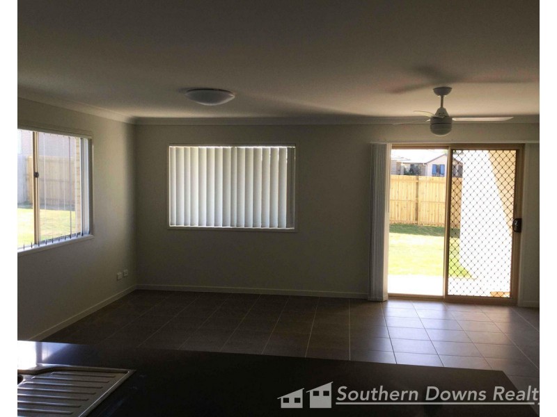 49 Maynes Street, Rosenthal Heights QLD 4370