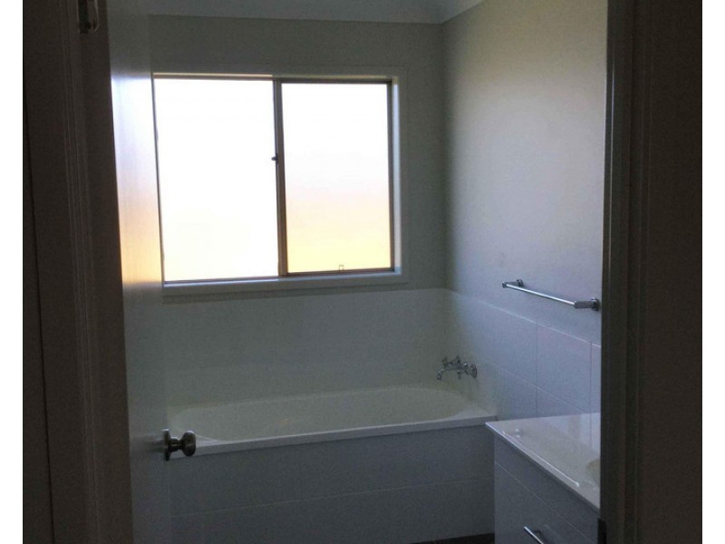 49 Maynes Street, Rosenthal Heights QLD 4370