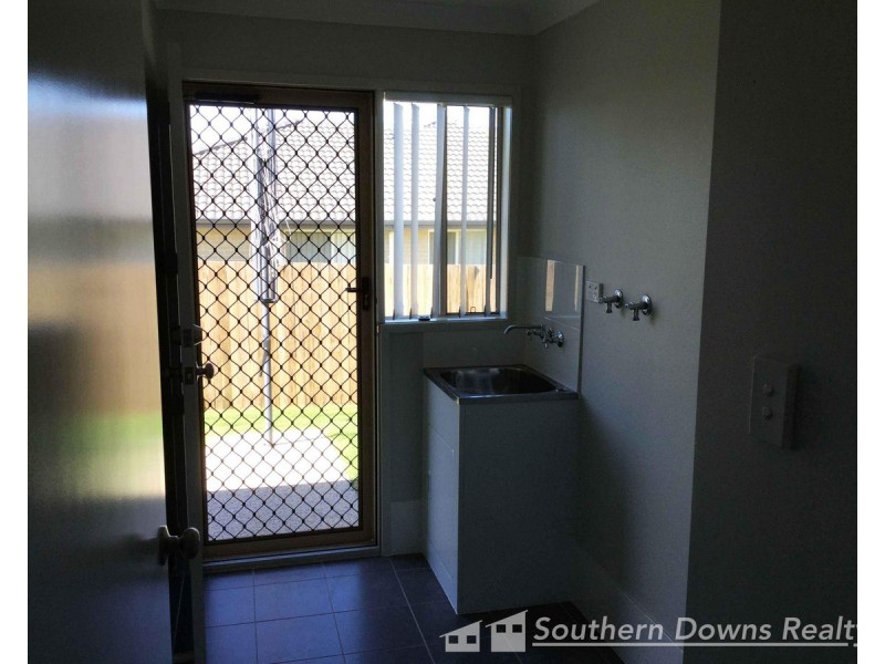 49 Maynes Street, Rosenthal Heights QLD 4370