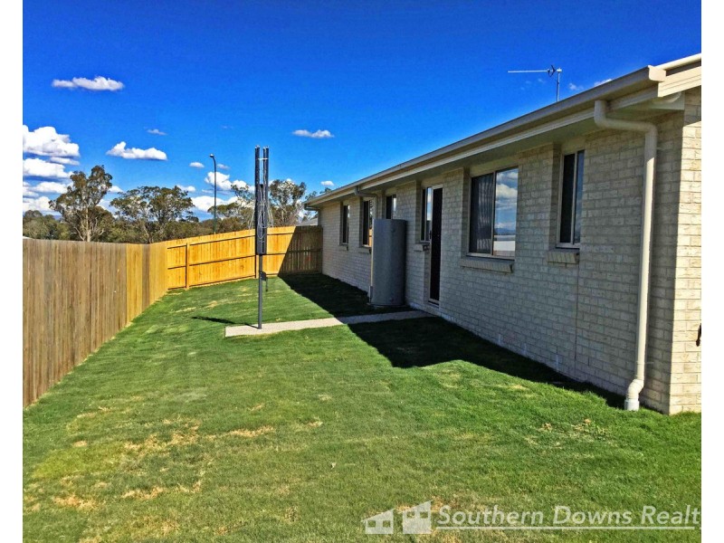 49 Maynes Street, Rosenthal Heights QLD 4370