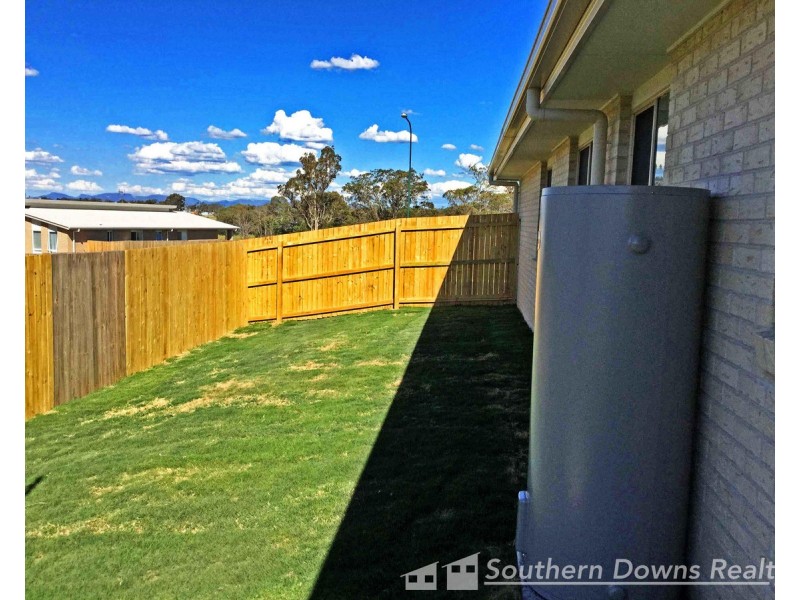 49 Maynes Street, Rosenthal Heights QLD 4370