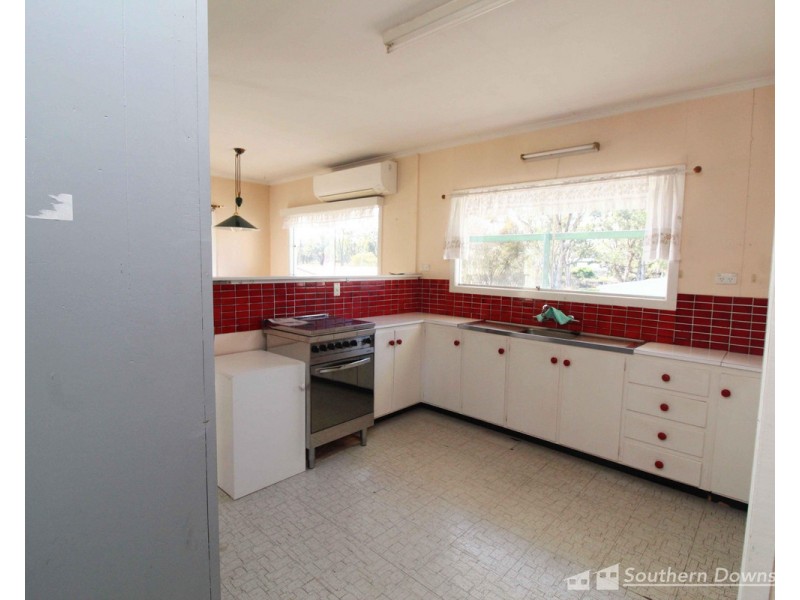 6 Batterham Street, Warwick QLD 4370