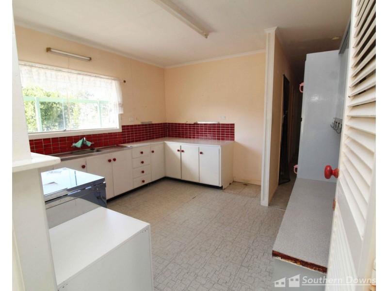 6 Batterham Street, Warwick QLD 4370