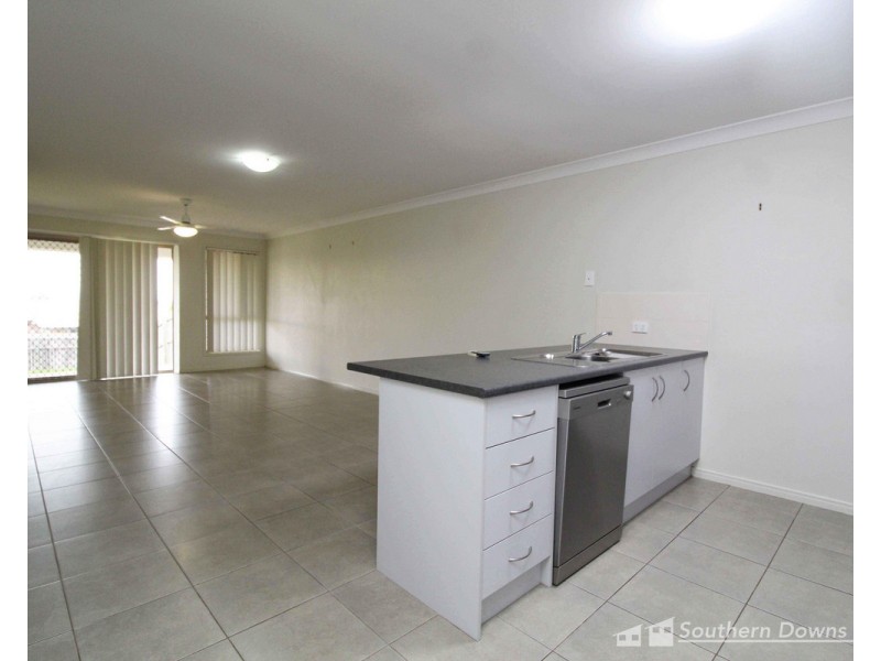 1/38 Capital Drive, Rosenthal Heights QLD 4370