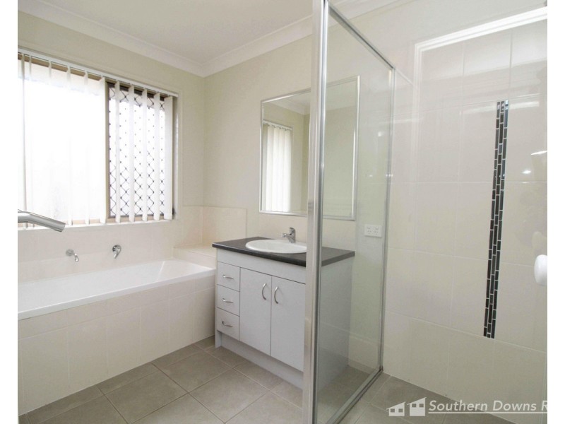 1/38 Capital Drive, Rosenthal Heights QLD 4370