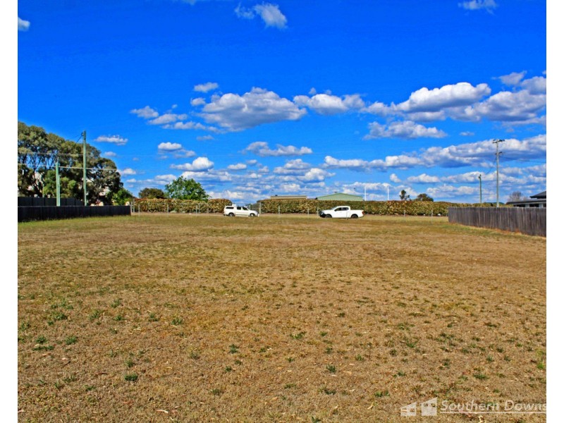 129 Dragon Street, Warwick QLD 4370