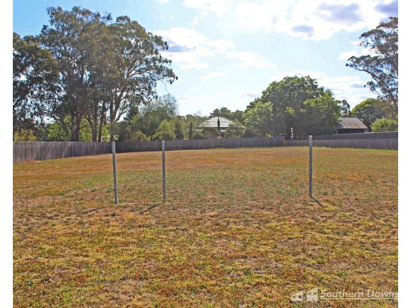 129 Dragon Street, Warwick QLD 4370