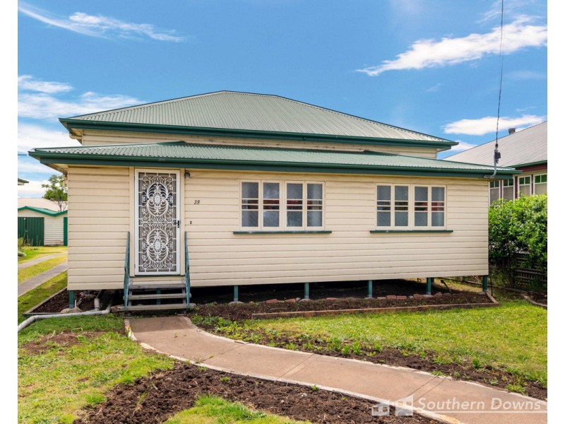 39 Wood Street, Warwick QLD 4370