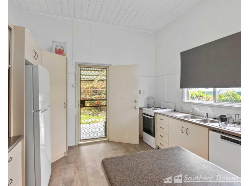 39 Wood Street, Warwick QLD 4370