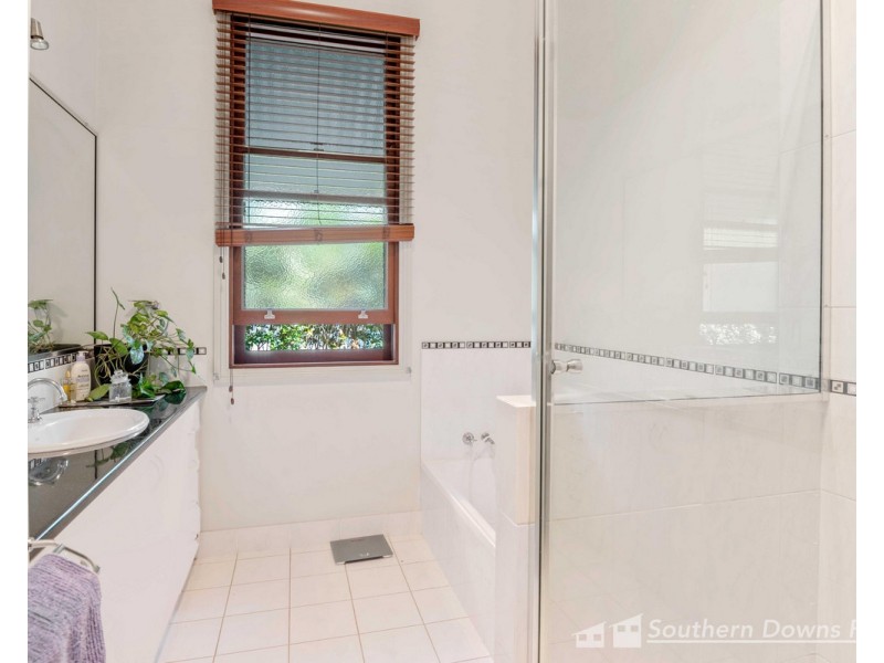 72 Guy Street, Warwick QLD 4370