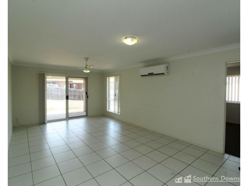 2/27 Horsman Road, Warwick QLD 4370