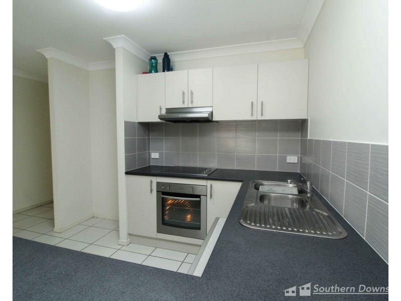 2/27 Horsman Road, Warwick QLD 4370