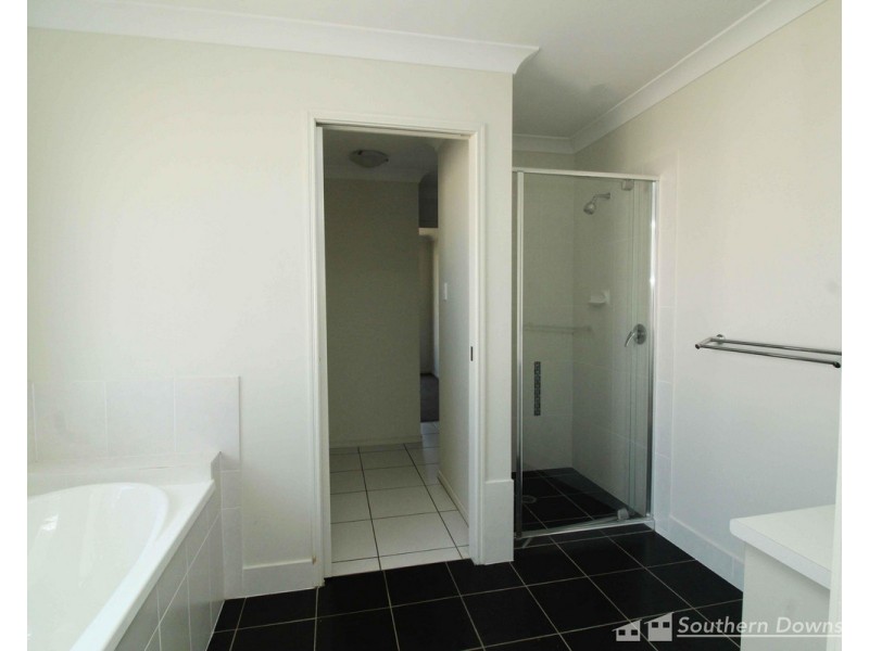 2/27 Horsman Road, Warwick QLD 4370