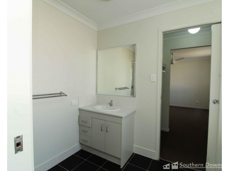 2/27 Horsman Road, Warwick QLD 4370