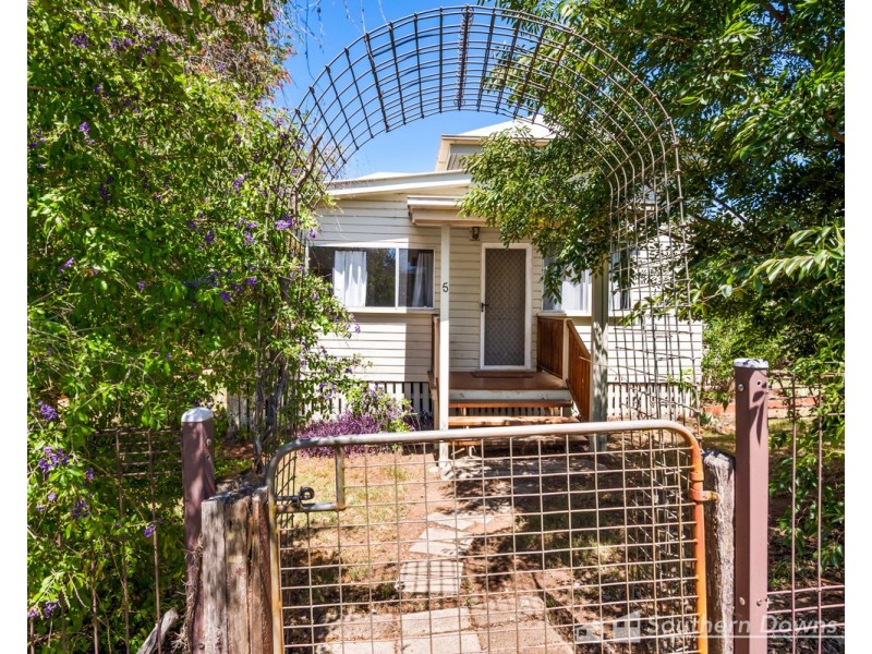 5 Bakon Street, Warwick QLD 4370