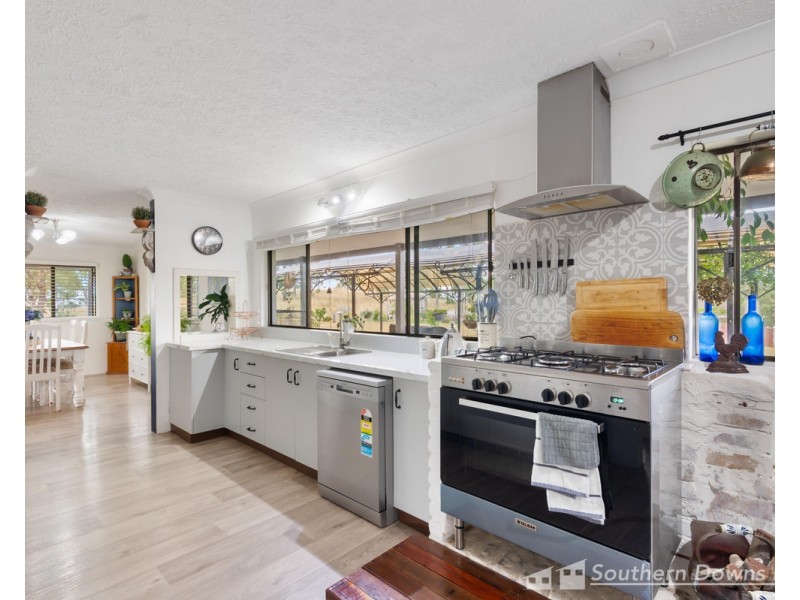 458 Blakes Road, Silverwood QLD 4370