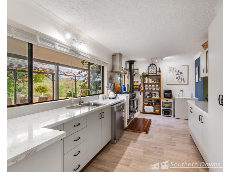 458 Blakes Road, Silverwood QLD 4370