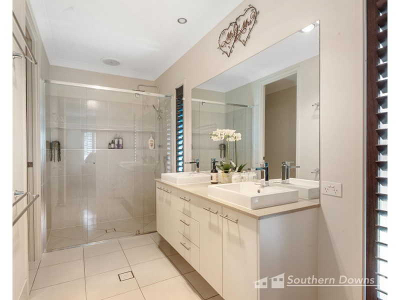 13A Bundaleer Drive, Warwick QLD 4370