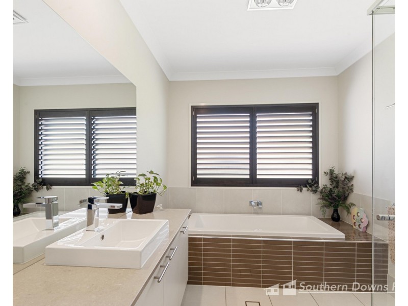 13A Bundaleer Drive, Warwick QLD 4370