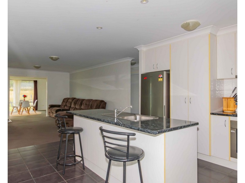 517 Blakes Road, Silverwood QLD 4370